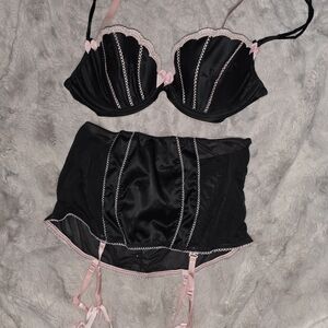 VINTAGE 2000'S Victoria's Secret SEXY LITTLE THINGS Black and Pink Lace Bra Set